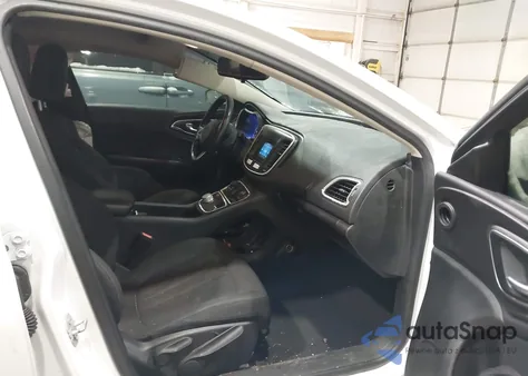 2016 Chrysler 200 Touring z USA, uszkodzony, nr VIN 1C3CCCFBXGN194181